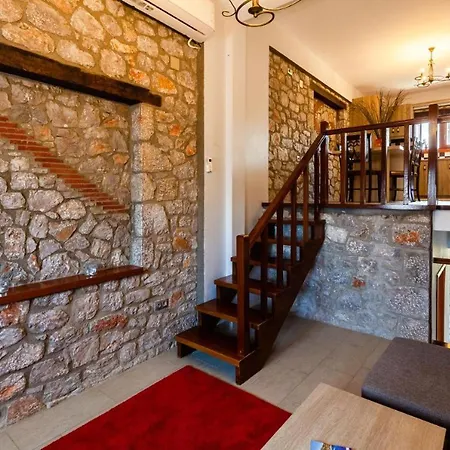 Stone Dukes * Parálion Ástros