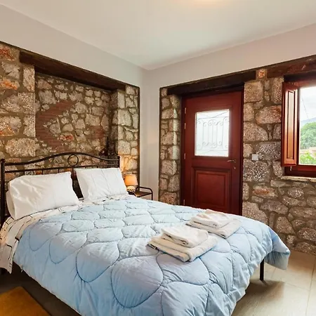 Stone Dukes Parálion Ástros